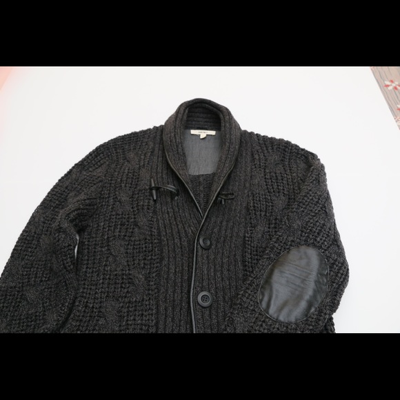 Almost never worn - Picture 2 of 3